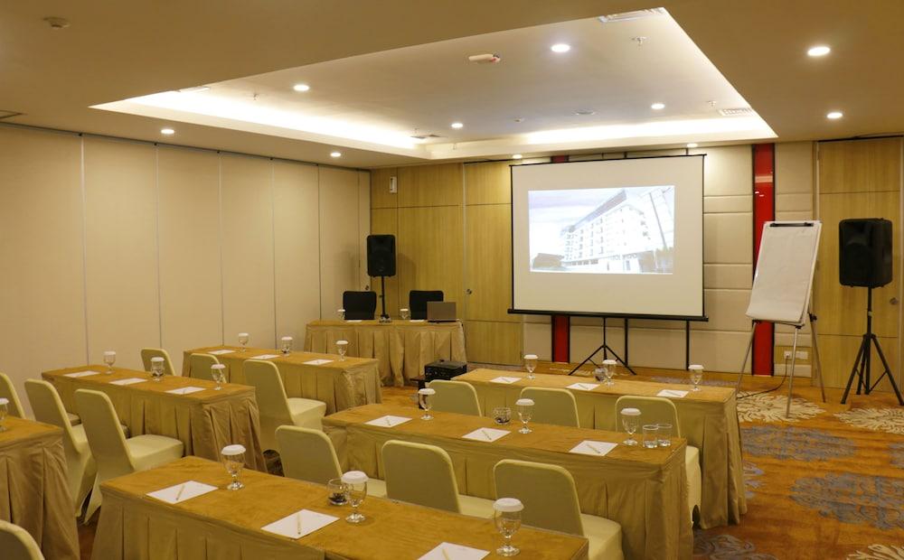 Hotel Santika Mega City Bekasi Exterior photo