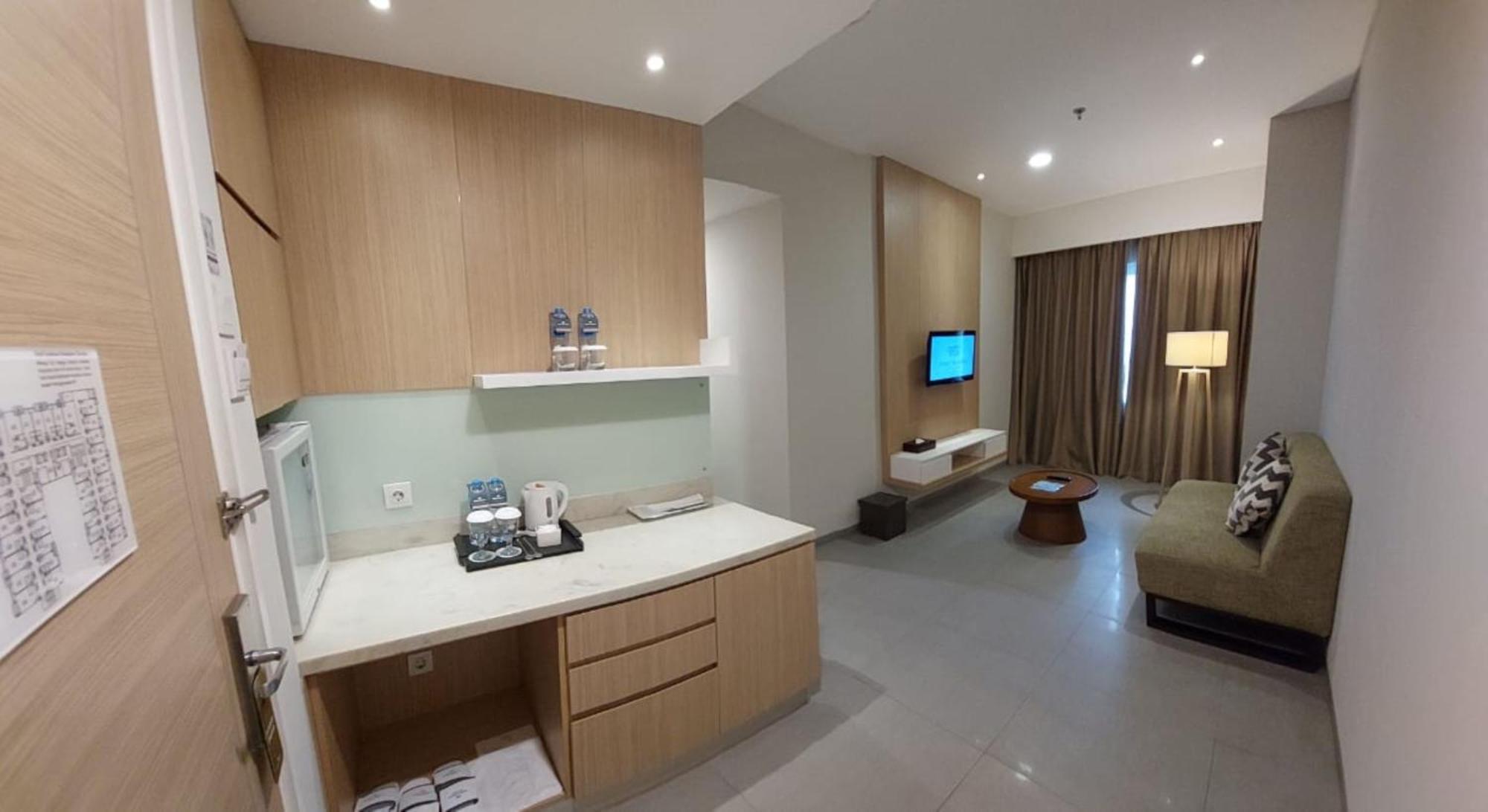 Hotel Santika Mega City Bekasi Exterior photo