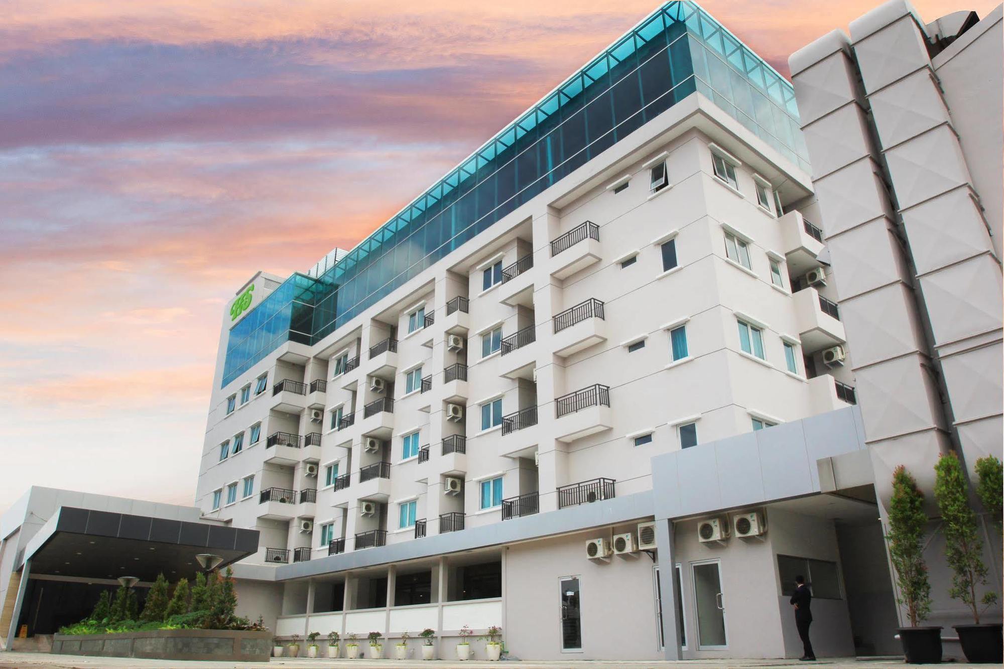 Hotel Santika Mega City Bekasi Exterior photo